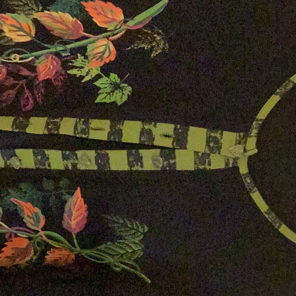 Gorgeous fall sweater size L. Like new a lovely wear with pants, skirts or a 👗. - Picture 2 of 8